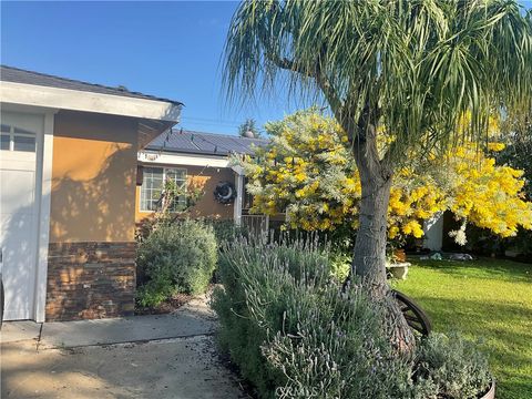 Photo of 2009 W Oak Ave, Fullerton, CA 92833 (MLS # PW26035554)