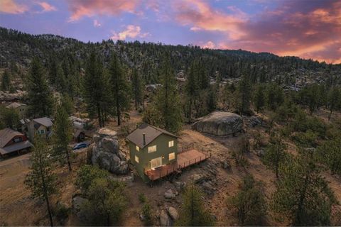 Photo of 33334 Forrest Drive, Running Springs, CA 92382 (MLS # 219142385DA)