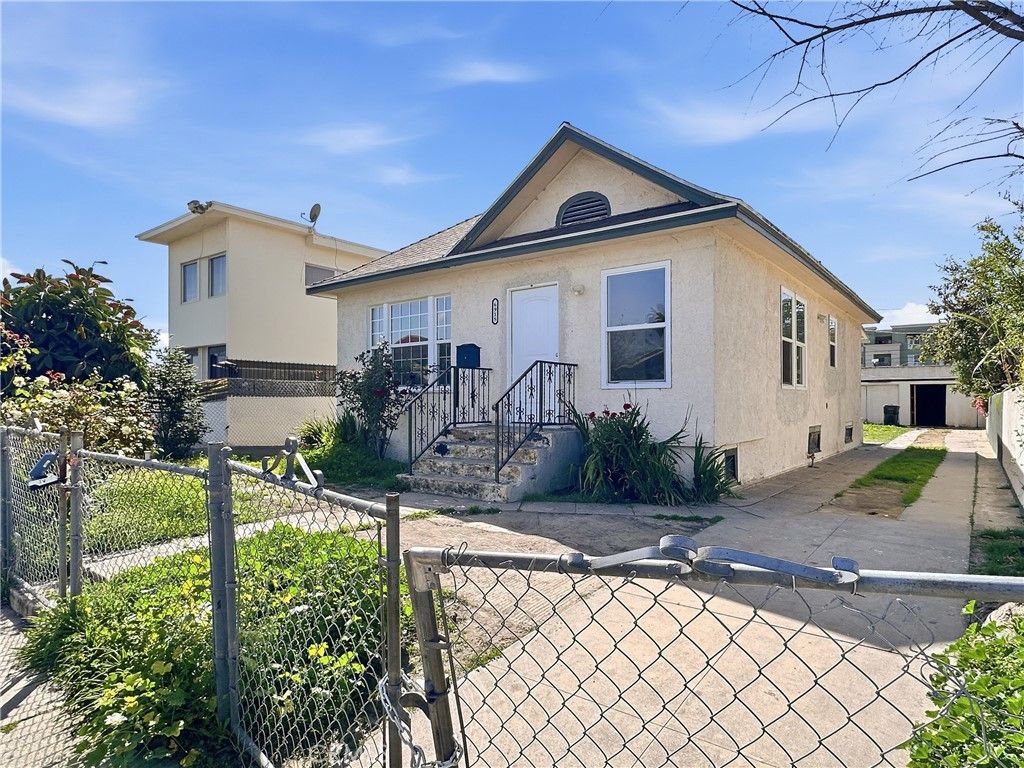 Photo of 6915 Bonsallo, Los Angeles, CA 90044 (MLS # DW26038366)