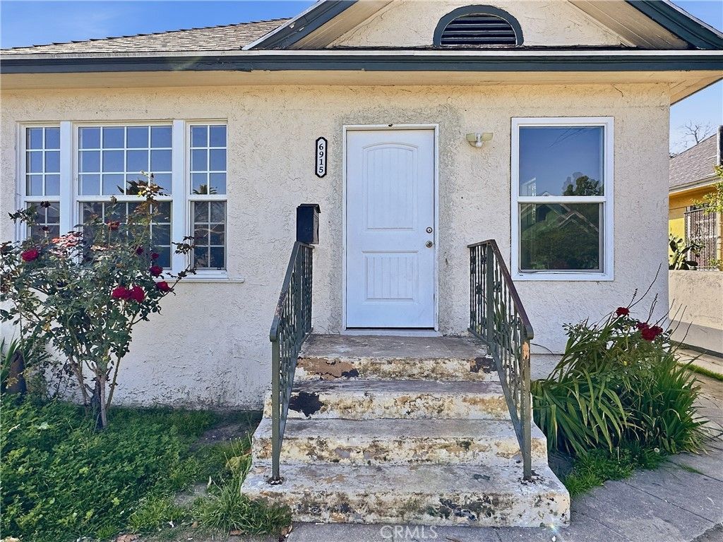 Photo of 6915 Bonsallo, Los Angeles, CA 90044 (MLS # DW26038366)