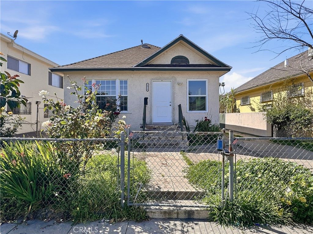 Photo of 6915 Bonsallo, Los Angeles, CA 90044 (MLS # DW26038366)