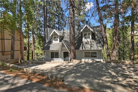 Photo of 1468 GOLDEN RULE LN Ln, Lake Arrowhead, CA 92352 (MLS # IG25221469)