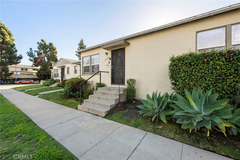 2593 Amherst