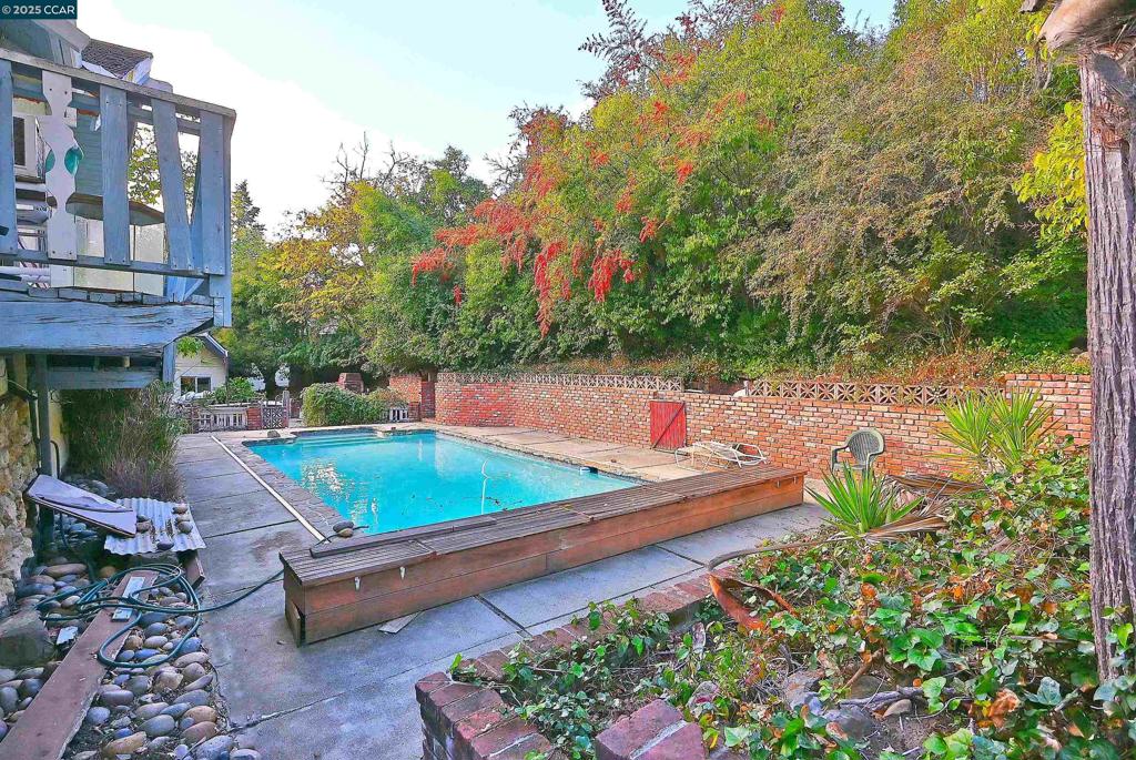 WALNUT HEIGHTS - Residential