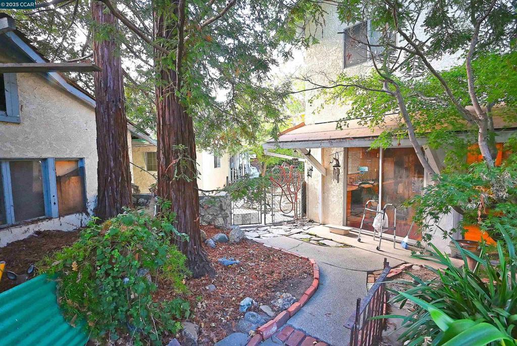 WALNUT HEIGHTS - Residential