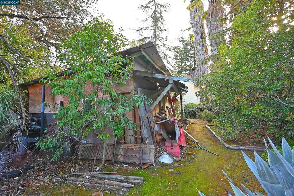 WALNUT HEIGHTS - Residential