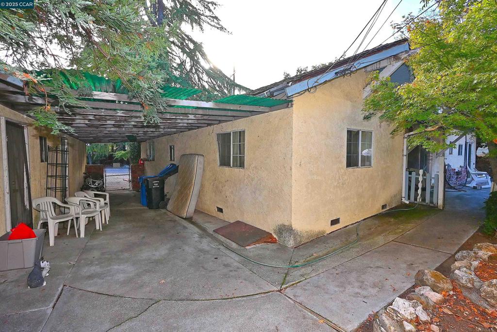 WALNUT HEIGHTS - Residential