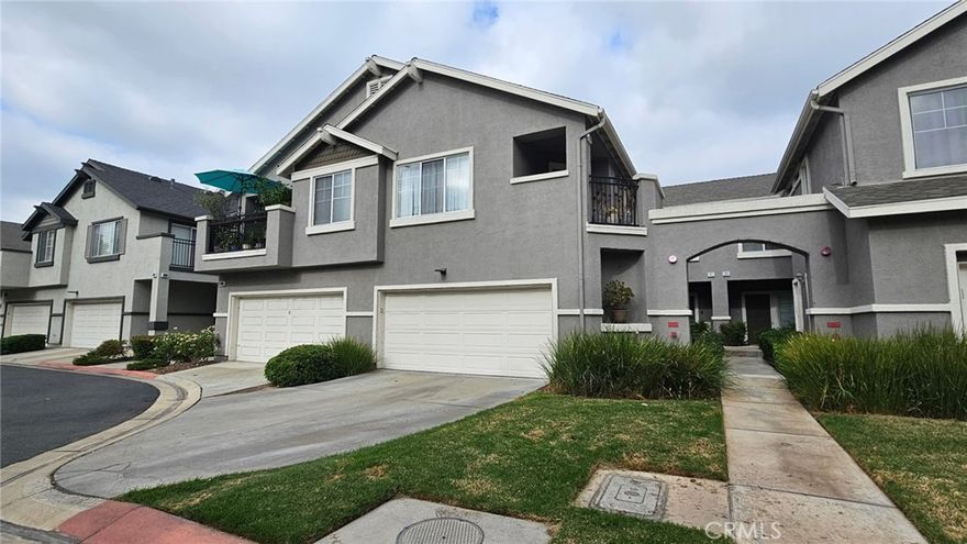 Westbury gated community, 3 bedroom, 2.5 Bathroom, family room and guest rooms, fully upgraded bathroom and kitchen, Big spacious rooms, community pools, well maintained lots. Best schools district. Paid water and trash service by landloard.