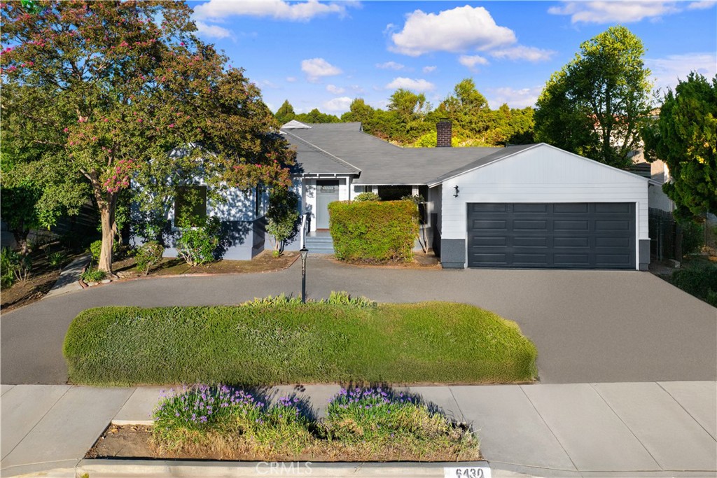 Located in a highly desirable North San Gabriel neighborhood, this upgraded 3-bedroom, 2-bathroom single-family home offers comfort and style. Features include a spacious 2-car garage with a brand-new garage door, a circular driveway with guest parking, and an open floor plan filled with natural light.The living room boasts a large bay window, new wood flooring, and crown molding. The remodeled kitchen offers high-quality cabinets, quartz countertops, brand-new appliances, and a sunny breakfast area.The primary suite features a bay window with fruit tree views and a private bathroom. Additional highlights include a hallway bath with dual sinks, spacious bedrooms, a separate laundry room, and new double-pane windows throughout.
The private backyard is perfect for entertaining and a variety of fruit trees—lemon, orange, tangerine, grapefruit, guava, and pomegranate.Don’t miss this move-in ready home in a prime location!