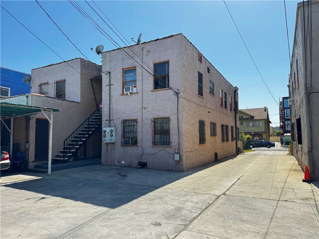 3110 Raymond Ave