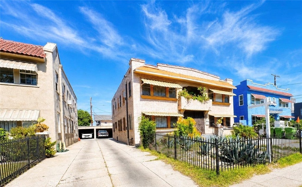3110 Raymond Ave