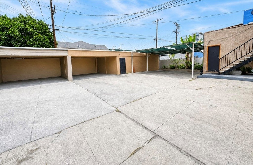 3110 Raymond Ave