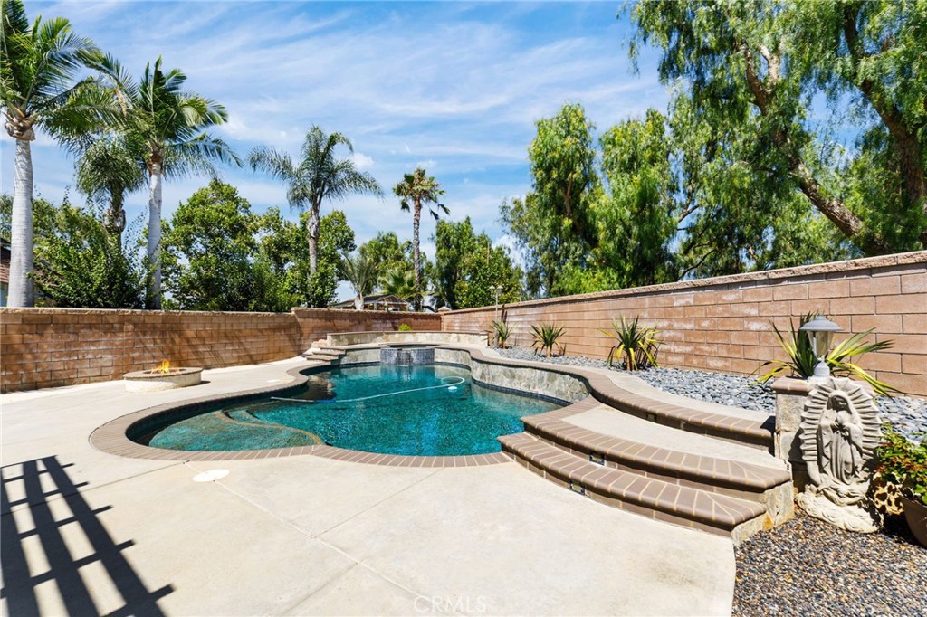 5575 Veronese Drive