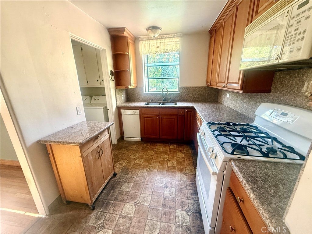 Photo of 10851 Woodbine Street, Los Angeles, CA 90034 (MLS # AR26138229)