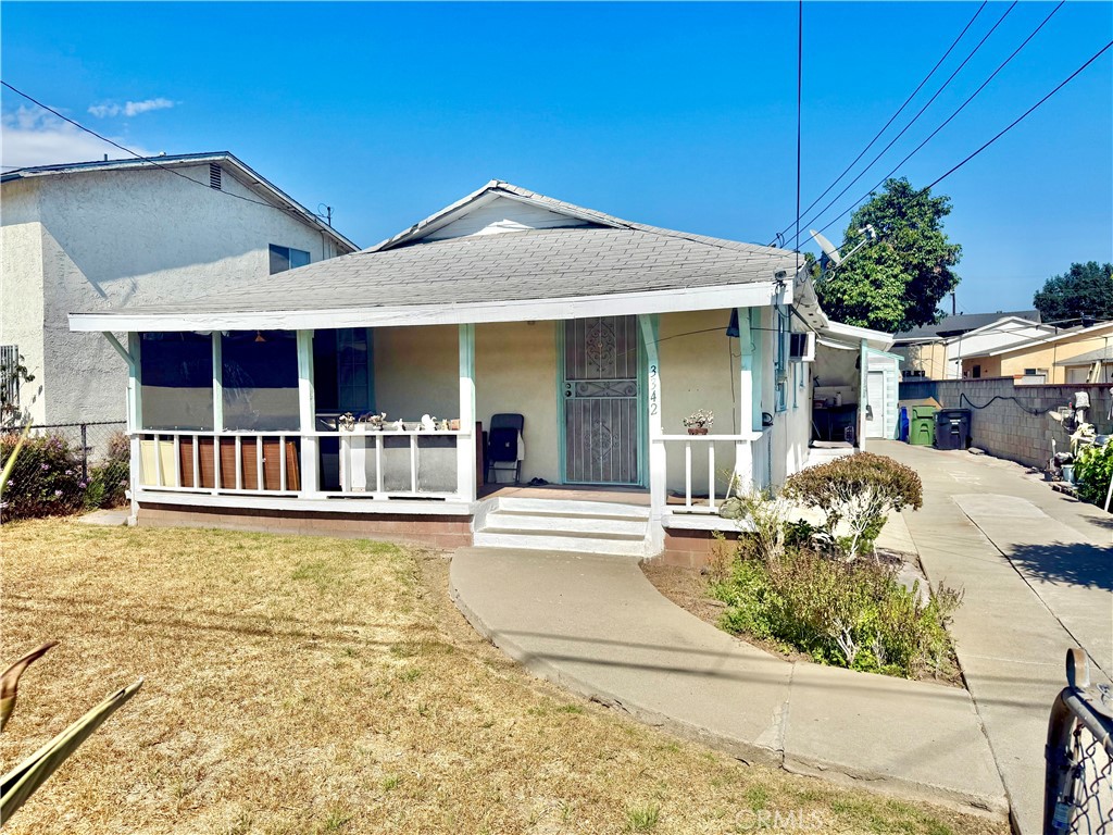 Wonderful single-family home located in a very desirable neighborhood in the city of Rosemead. This home feature laminate wood flooring throughout, 2 good sized bedrooms, 1 bath, and large back yard with plenty of space to add an ADU. Great location. Close to Garvey Park, shopping and restaurants. Easy access to the 10 freeway.