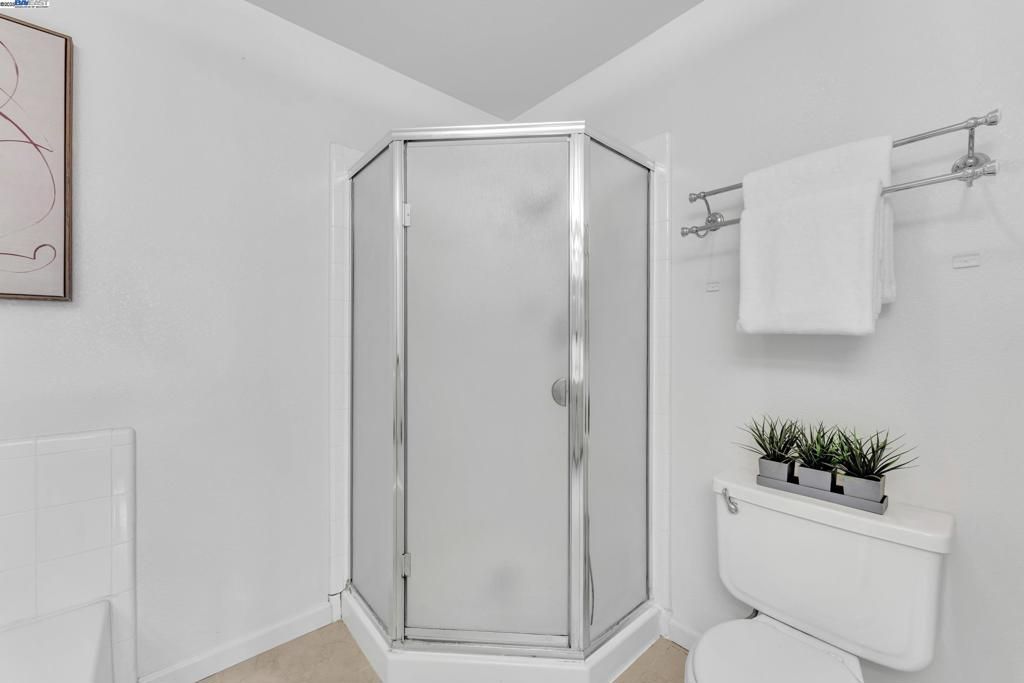 listing image 130720793306450155023