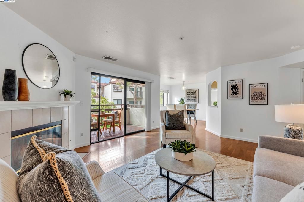 listing image 130722429099028847307