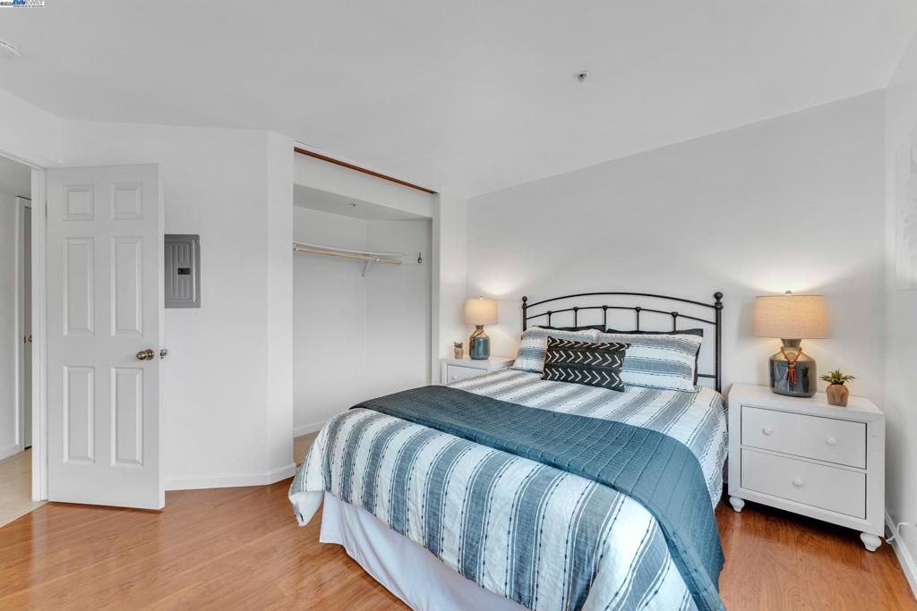 listing image 130722763415795939785