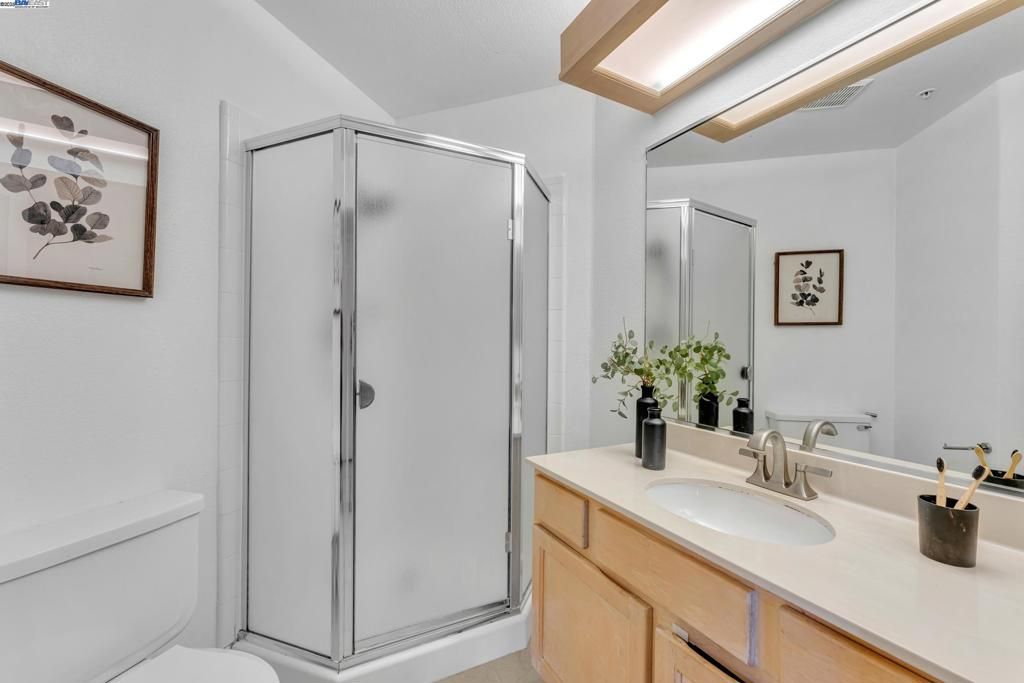 listing image 130728350517759313115