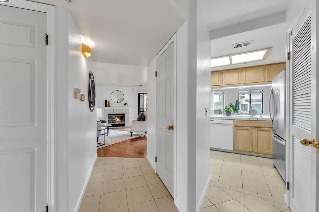 listing image 130725499170873882266