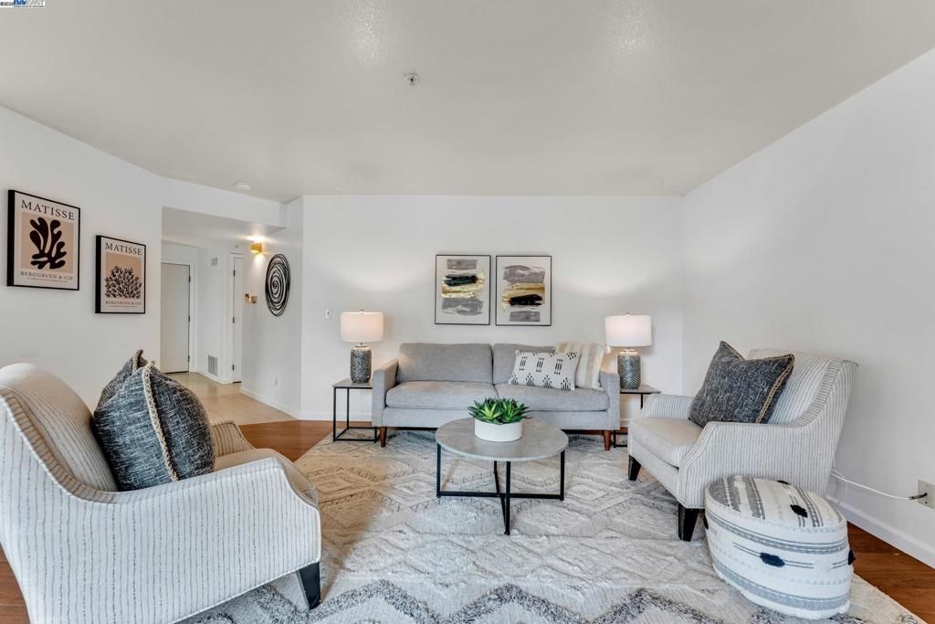 listing image 130727105574220147770