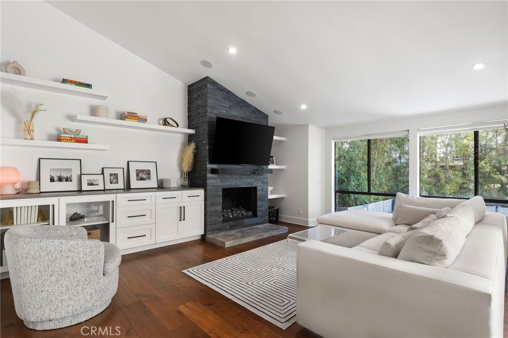 1176 S Westlake