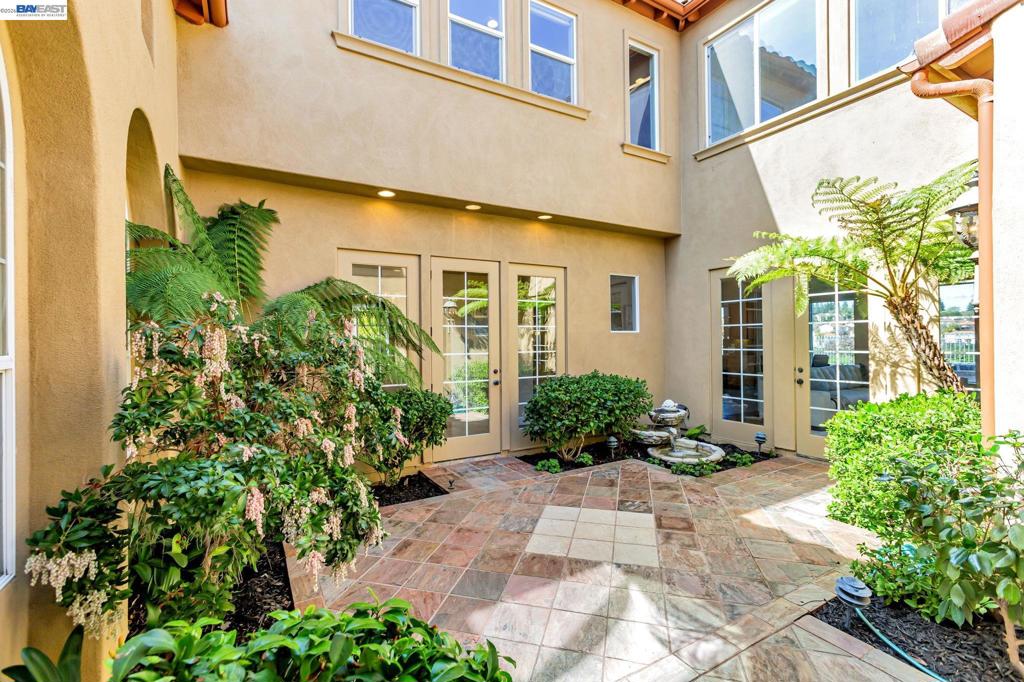 9542 Velvetleaf Cir