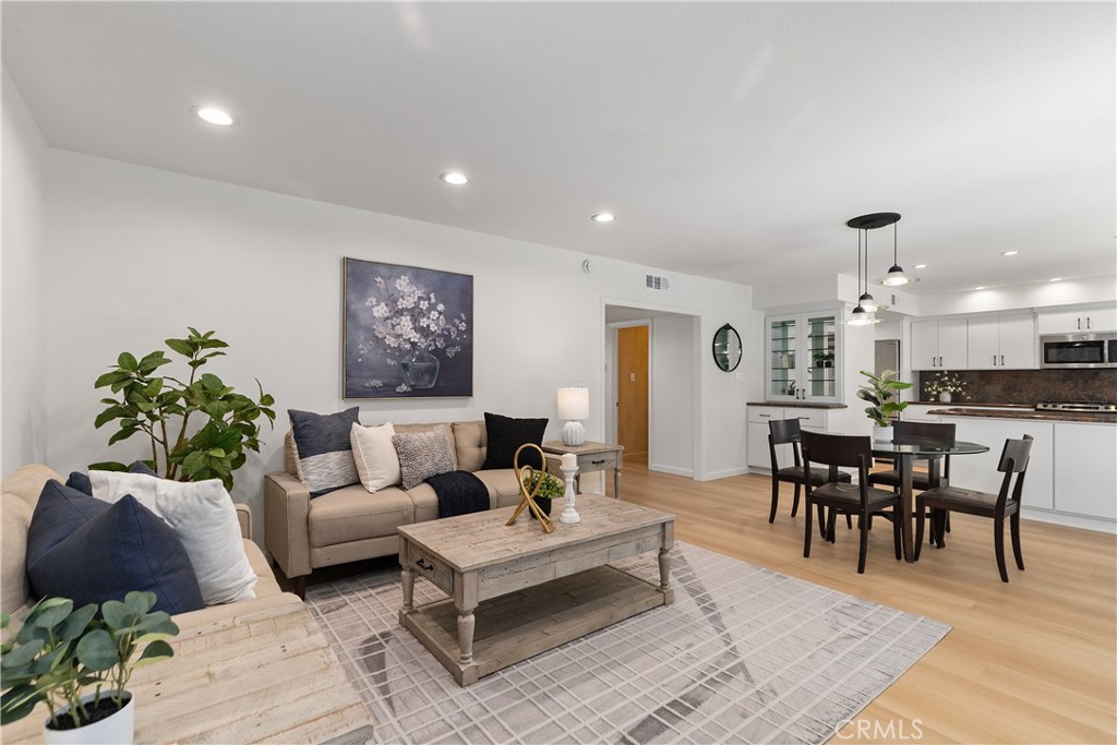 19 Whitewood