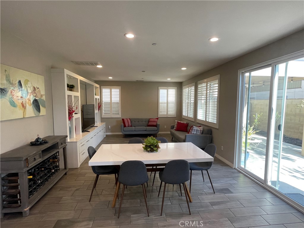 320 E Costera Court