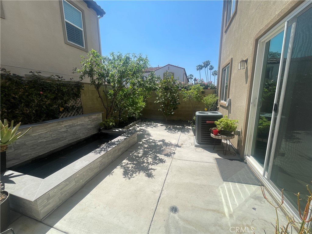 320 E Costera Court