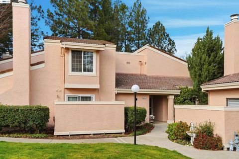 Photo of 685 Palomino Dr Dr #D, Pleasanton, CA 94566 (MLS # 41127424)