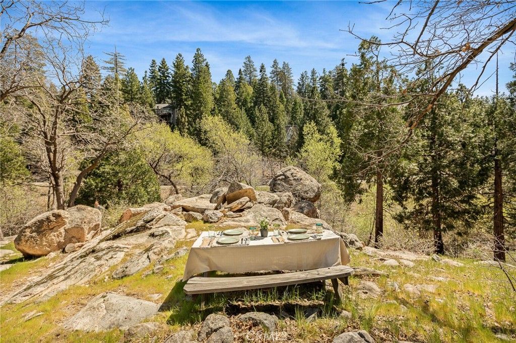 Photo of 813 Brentwood Dr, Lake Arrowhead, CA 92352 (MLS # IG26066940)