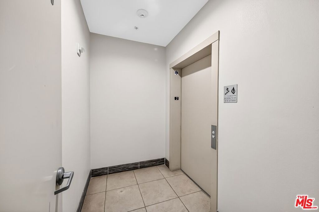 956 S Wilton Place 201