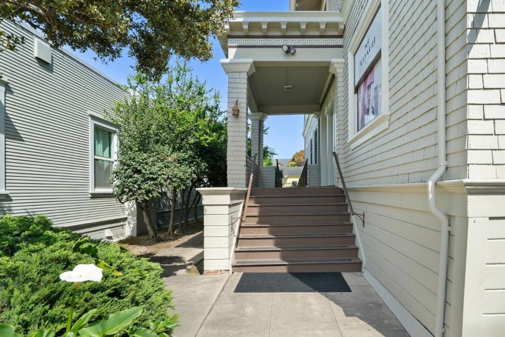 217 E Lake Avenue