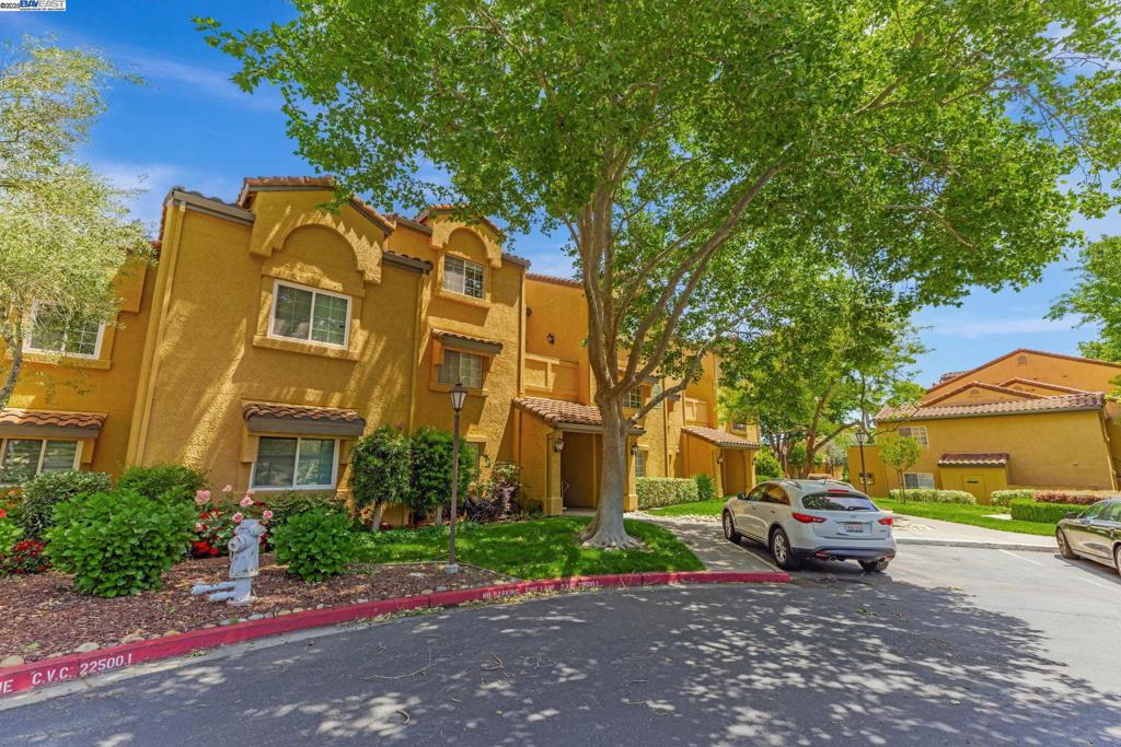 SIENNA HILLS - Residential
