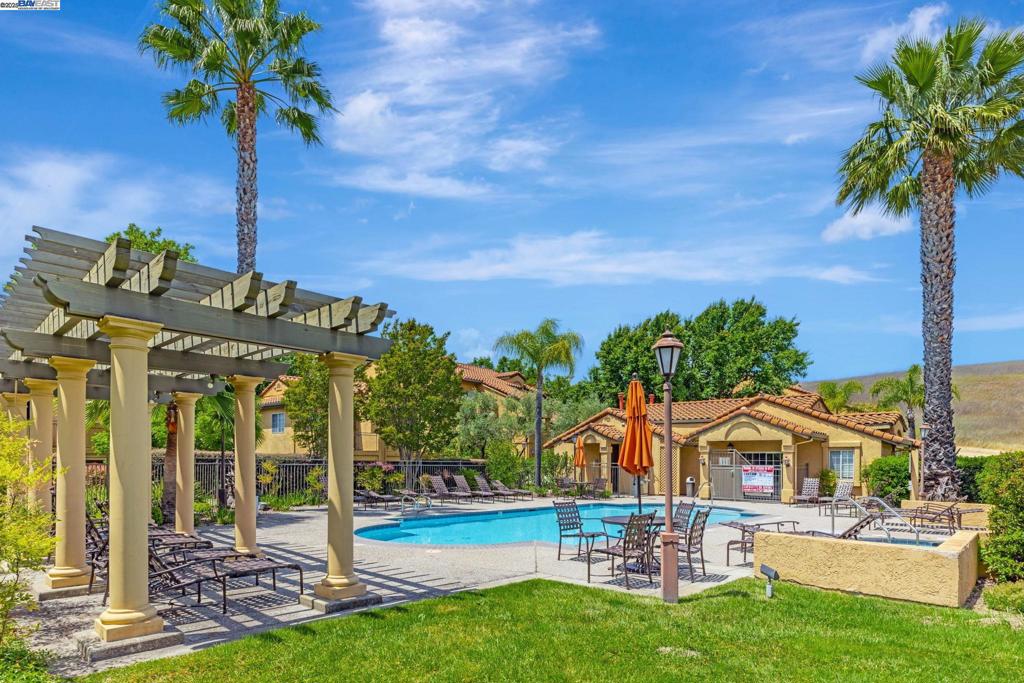 SIENNA HILLS - Residential