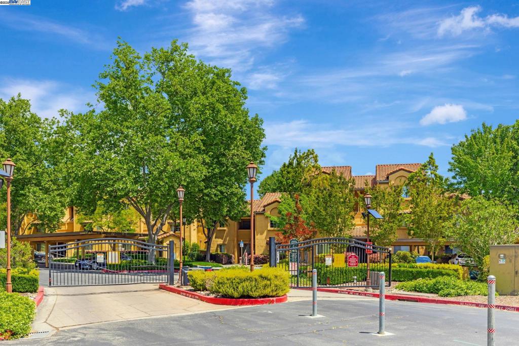 SIENNA HILLS - Residential