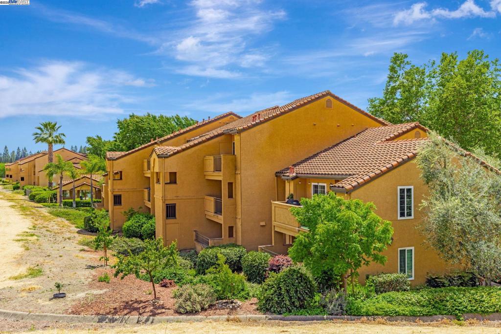 SIENNA HILLS - Residential