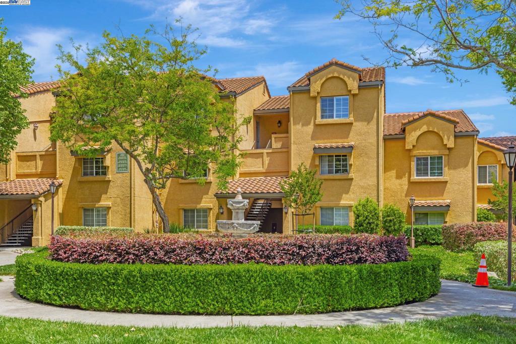 SIENNA HILLS - Residential