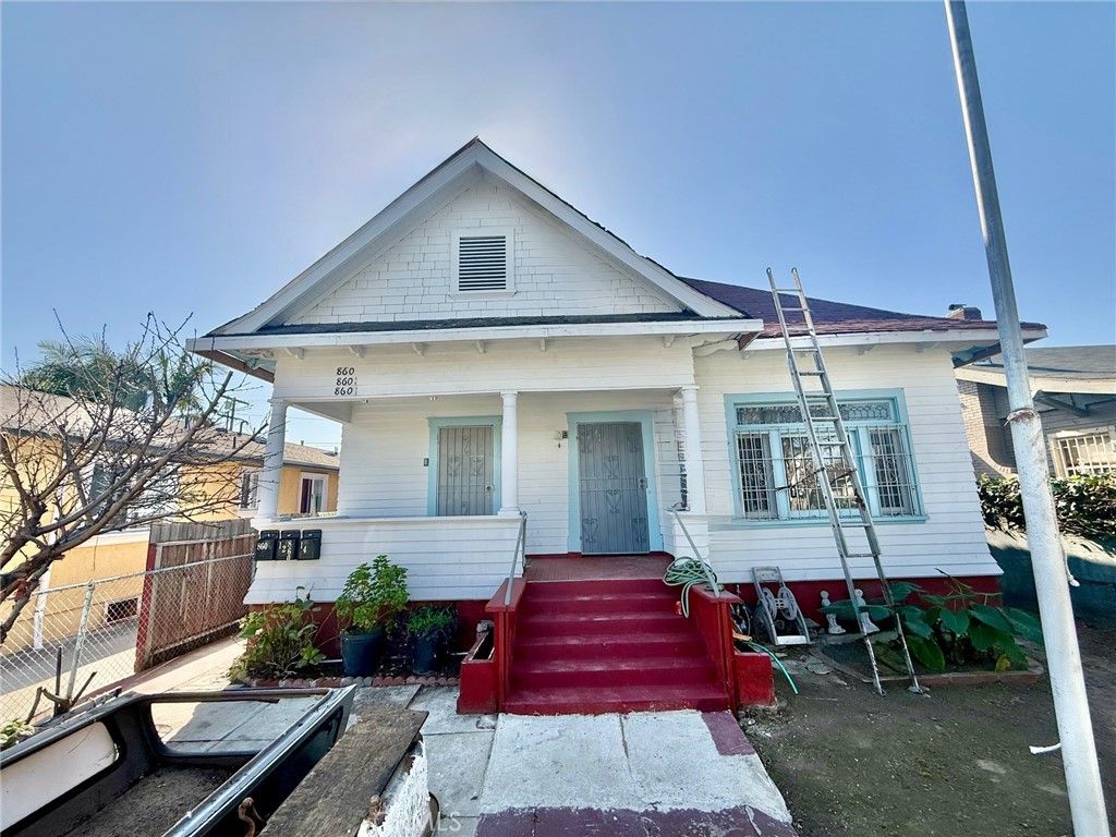 Photo of 860 W 54th St, Los Angeles, CA 90037 (MLS # WS26024321)