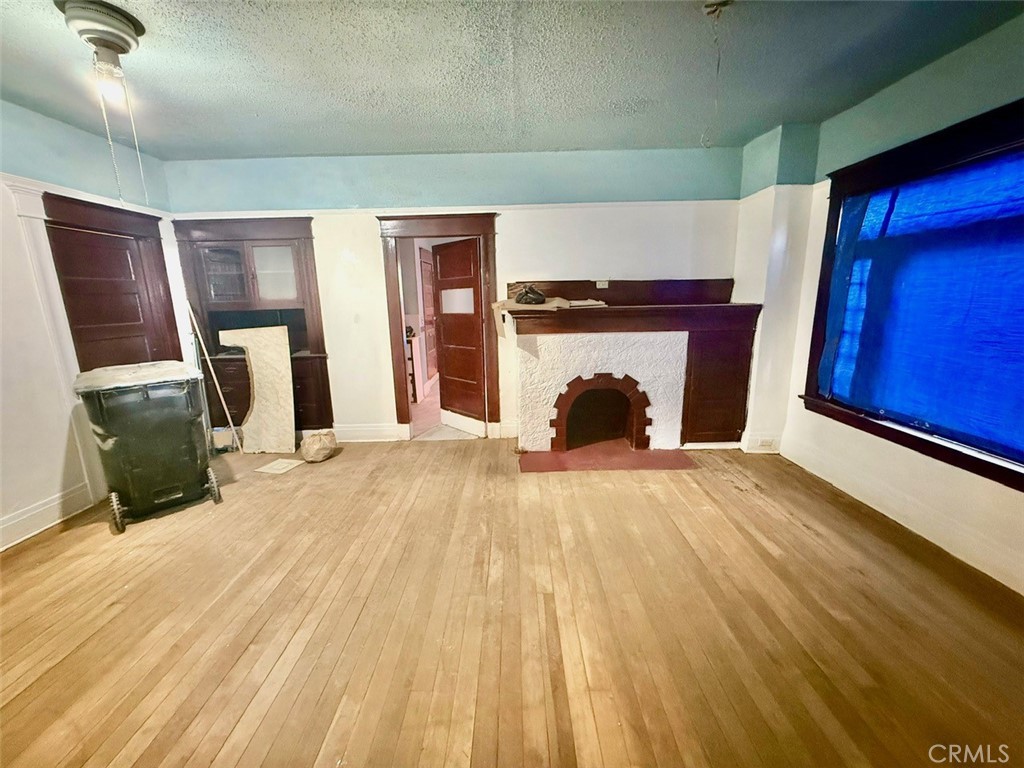 860 W 54th