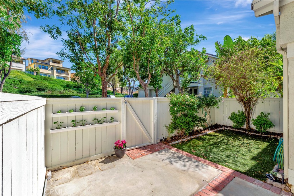25441 Yountville 48