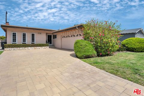 Photo of 1935 W 235th Place, Torrance, CA 90501 (MLS # 26673855)