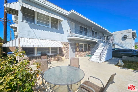 Photo of 1341 N Keystone Street #D, Burbank, CA 91506 (MLS # 26992539)