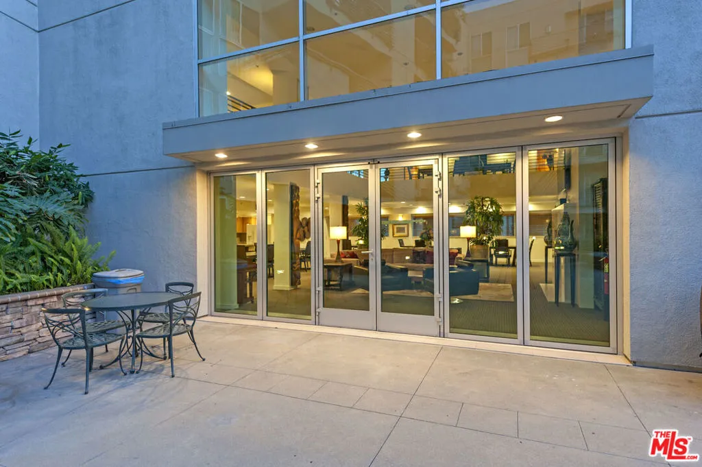 Los Angeles, California 90012, United States, 2 Bedrooms Bedrooms, ,2 BathroomsBathrooms,Residential,Active,172957