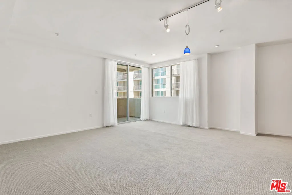 Los Angeles, California 90012, United States, 2 Bedrooms Bedrooms, ,2 BathroomsBathrooms,Residential,Active,172957