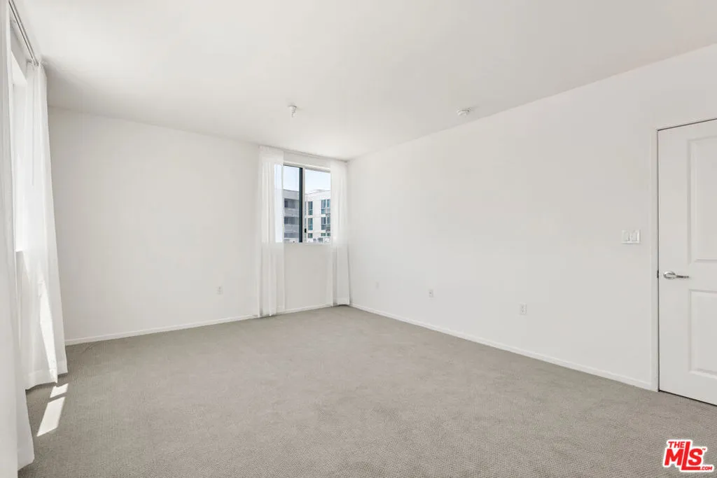 Los Angeles, California 90012, United States, 2 Bedrooms Bedrooms, ,2 BathroomsBathrooms,Residential,Active,172957