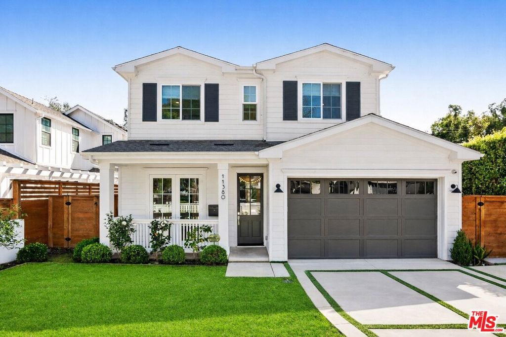 Photo of 11380 Waterford St St, Los Angeles, CA 90049 (MLS # 26876967)