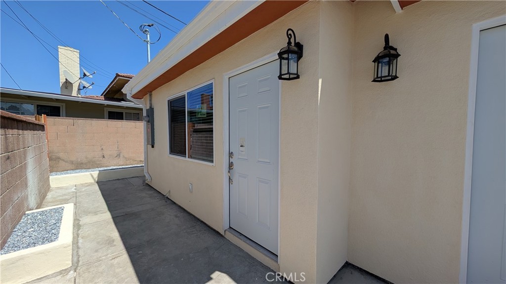 Welcome to your brand-new home in Downey! This stunning, newly constructed 1-bedroom, 1-bathroom unit offers the perfect blend of modern luxury and convenient living. I have 2 units available for lease here, the other is a 2 bedroom.
Step inside and be captivated by the open-concept design and high-end finishes. The chef-inspired kitchen is a true showstopper, featuring sleek quartz countertops, brand new stainless steel appliances, and gorgeous Spanish porcelain tile flooring. The living space is bright and airy, providing a comfortable and inviting atmosphere for relaxing or entertaining.
The spacious bedrooms provide a peaceful retreat, and the bathroom is a spa-like sanctuary with beautiful Italian porcelain tilework and a contemporary vanity. Every detail has been carefully selected to provide a sophisticated and comfortable living experience.
Located in a desirable Downey neighborhood, this home is just moments away from everything you need. Enjoy easy access to local parks for recreation, schools, and an array of shopping and dining options. Commuting is a breeze with convenient access to major freeways.
Don't miss the opportunity to be the first to live in this exquisite new home. Schedule a tour today and discover the elevated lifestyle that awaits you!