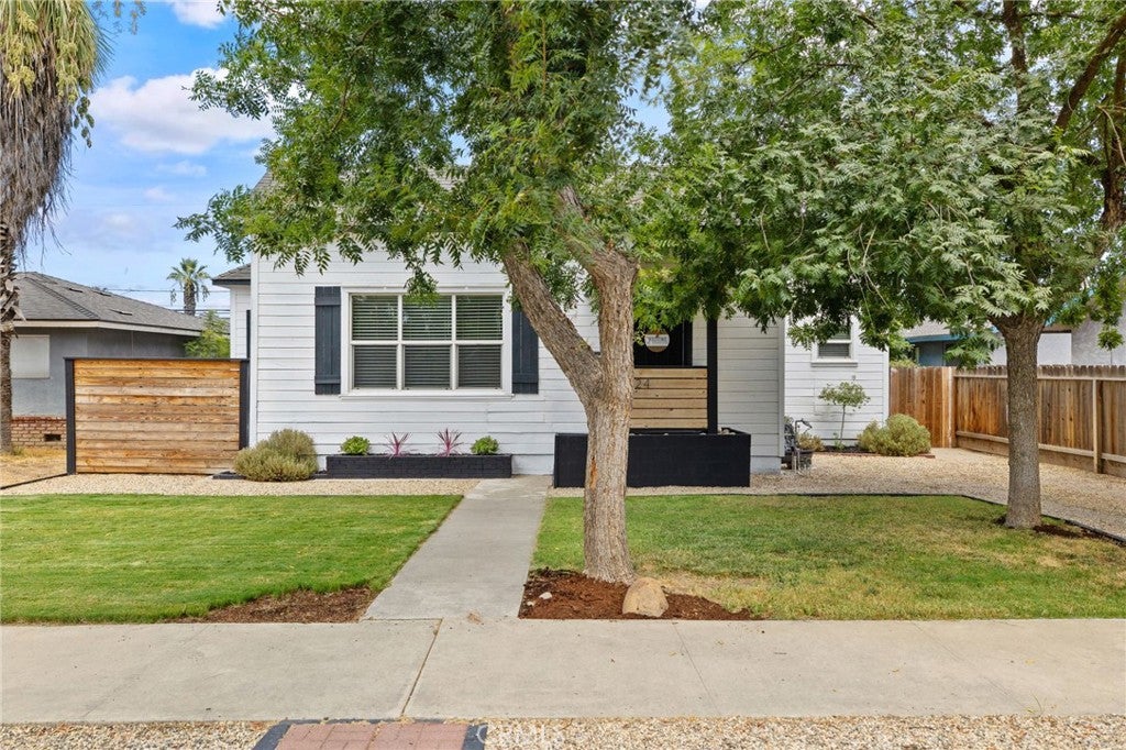 224 E 10th